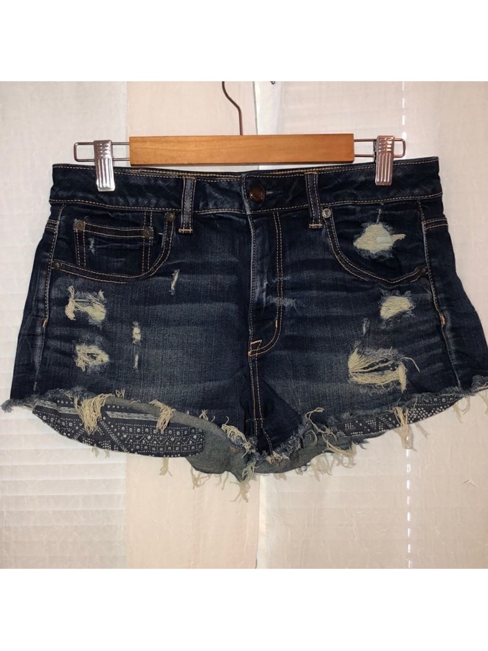 AEO 8 Distressed Hi Rise Super Stretch Festival Dark Wash Denim Shorts
